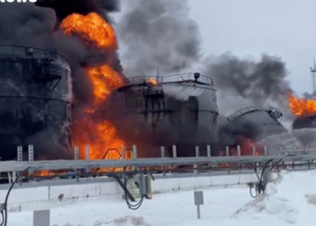 Oekraïense drones bombarderen Russische olieraffinaderij ‘s nachts