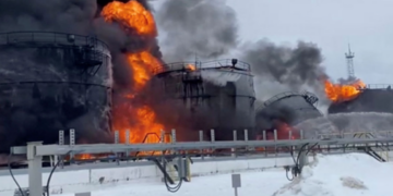 Oekraïense drones bombarderen Russische olieraffinaderij ‘s nachts