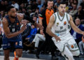 Panathinaikos vs Efes: Groenen streven naar overwinning in spannende finale, wachten op tegenstander.