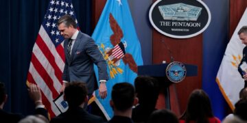 Democraten dienen afzettingsartikelen in tegen Hegseth voor ‘willekeurige’ oorlogsmisdaden