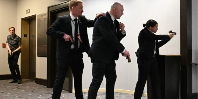 Buitenlandse leiders veroordelen geweld tijdens diner correspondenten Witte Huis