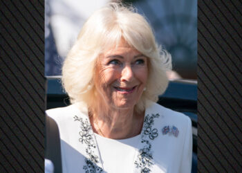 De historische broche van Elizabeth II pronkt tijdens koninklijk bezoek aan de VS