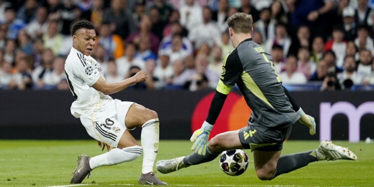 Μπάγερν και Άρσεναλ προκρίθηκαν με νίκες εντός και εκτός