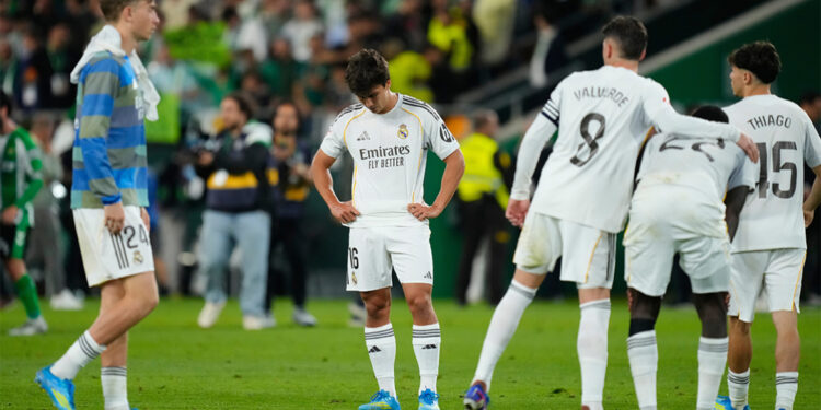 Boze Real Madrid fans uiten schaamte na gelijkspel met Betis