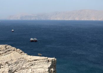 Frankrijk verzoekt China om hulp bij openen Straat van Hormuz.