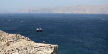 Frankrijk verzoekt China om hulp bij openen Straat van Hormuz.