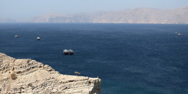 Frankrijk verzoekt China om hulp bij openen Straat van Hormuz.