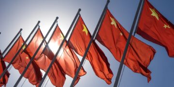 Illegale militaire operaties VS en Israël veroorzaken onrust in Hormuz.