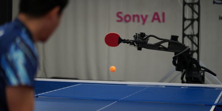 De tafeltennisrobot verslaat elite spelers met gemak.