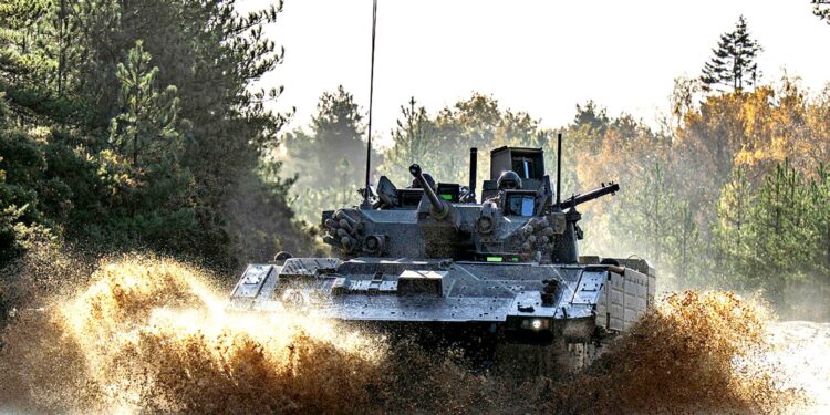 Ajax gepantserde voertuigproeven worden voorzichtig voortgezet, zegt minister.