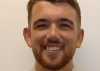 Voormalig assistent van Labour-parlementslid downloadt kinderporno en ontloopt gevangenis