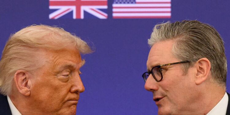 Trump dreigt met hoge tarieven als VK digitale dienstenbelasting niet laat vallen.