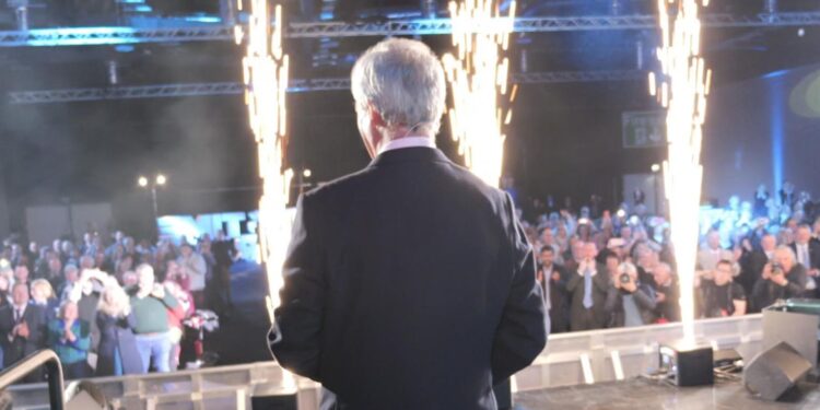 Farage geïrriteerd tijdens interview op Sky News.