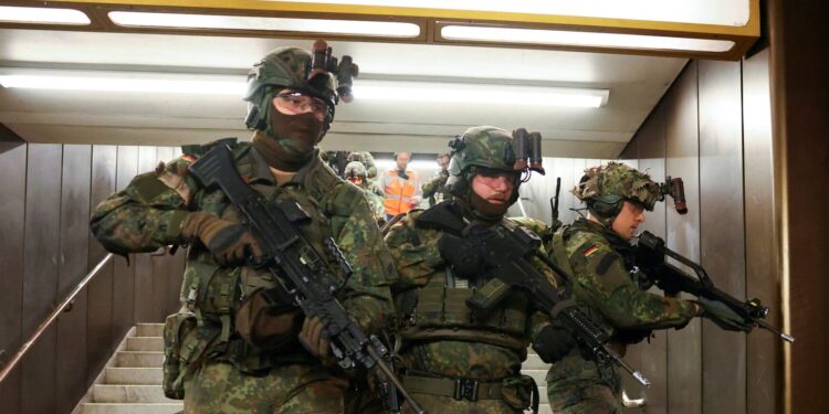 Duitse mannen hebben militaire toestemming nodig om langer dan drie maanden het land te verlaten.