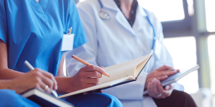 NHS kampt met alledaags seksisme, zegt minister van Volksgezondheid.
