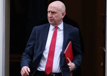 Nederlandse militaire leiders gevraagd om £3,5 miljard te besparen en oorlogsklaar te zijn