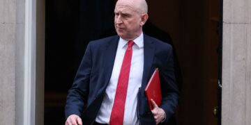 Nederlandse militaire leiders gevraagd om £3,5 miljard te besparen en oorlogsklaar te zijn