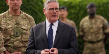 Starmer boos op Trump en Poetin voor stijgende energierekeningen