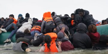Twee migranten overleden bij poging tot oversteek van Engelse Kanaal