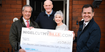 Politie onderzoekt klacht over gratis energierekeningenwedstrijd van Reform UK.