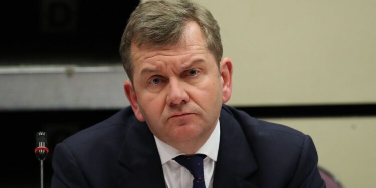 Huisvestingschef ontslagen na ‘ontmenselijkende’ opmerkingen over Grenfell.