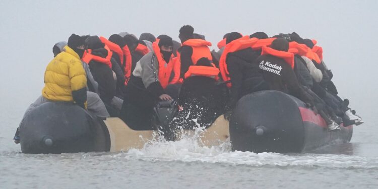 Vier mensen overleden bij poging tot oversteek Kanaal.