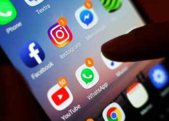 Overheidsactie tegen complotdenkers en online strijders.