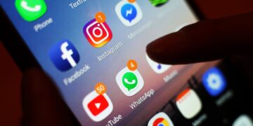 Overheidsactie tegen complotdenkers en online strijders.