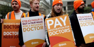 Hoe zijn we weer beland bij een staking van NHS-artsen?