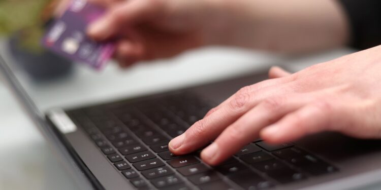 Verbod op step-incest porn en ‘net legale’ content ingetrokken door overheid