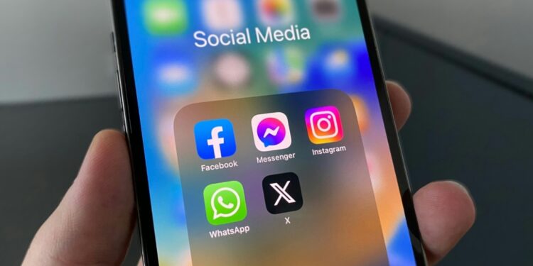 Meerderheid Europeanen wil leeftijdsgrens voor sociale media voor minderjarigen