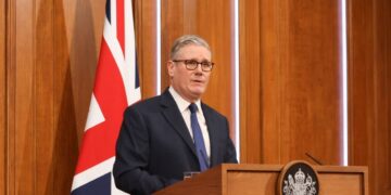 Keir Starmer verontwaardigd en haalt uit naar Trump