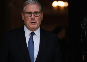 De strijd van Starmer: politieke schandalen en druk binnen partijen bedreigen zijn positie