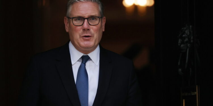 De strijd van Starmer: politieke schandalen en druk binnen partijen bedreigen zijn positie