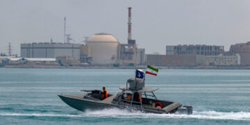 Iran dreigt met aanval op Amerikaans oorlogsschip bij Straat van Hormuz