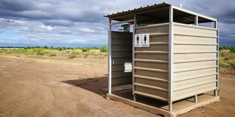 Vrouw vast in riool na instorting toilet in Australië