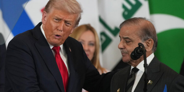 Hoe Pakistan de VS en Iran verzoende met Trump’s favoriete maarschalk