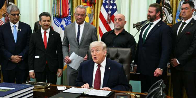 Trump over Iran: Spelletjes en gesprekken verlopen goed – geen chantage met Straat van Hormuz