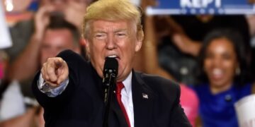 Trump dreigt Iran met terugkeer naar stenen tijdperk als Straat van Hormuz niet opent