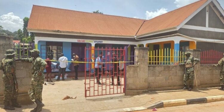 Man doodt vier kinderen met mes op Oegandese kleuterschool