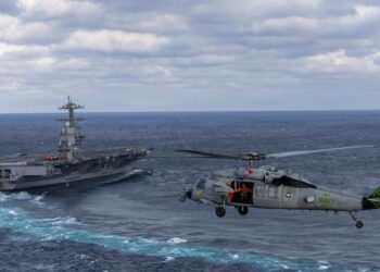 Amerikaanse oorlogsschepen passeren Straat van Hormuz, Teheran ontkent betrokkenheid