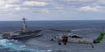 Amerikaanse oorlogsschepen passeren Straat van Hormuz, Teheran ontkent betrokkenheid