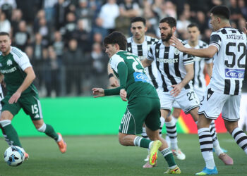PAOK en Panathinaikos gelijkspel in spannende start van playoffs.