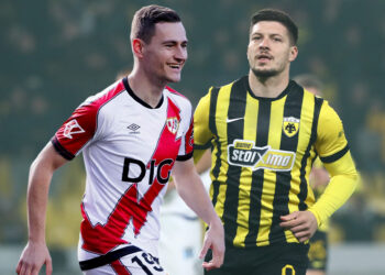 AEK verliest van Rayo Vallecano in eerste helft Conference League, 2-0.