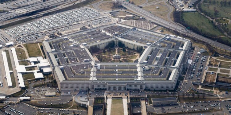 Pentagon sluit AI-overeenkomst met zeven giganten voor geheime netwerken