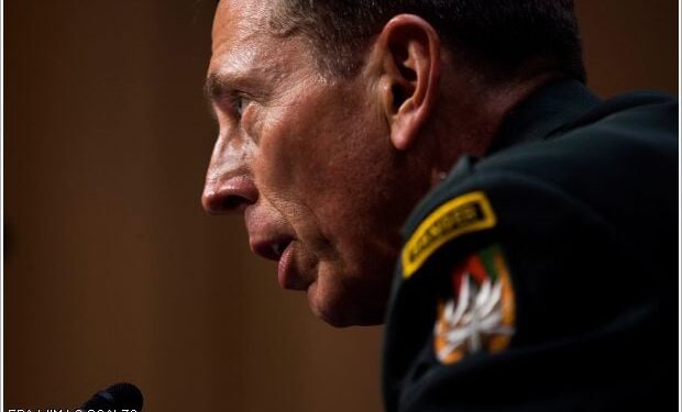 Iran trekt zich terug uit Straat van Hormuz, zegt Petraeus