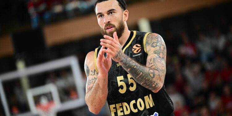 James feliciteert Olympiacos met Final Four Euroleague plaats.
