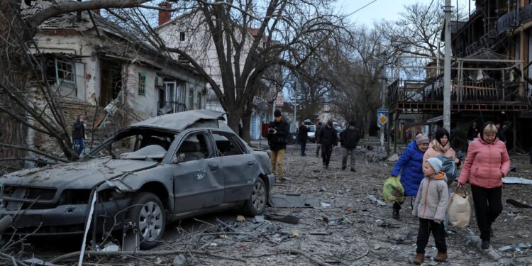 Dodelijke droneaanval in Kherson door Oekraïense troepen.
