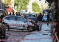 Bestuurder botst tegen voetgangers en wordt neergestoken door heldhaftige man