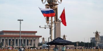 Poetin tekent veertig overeenkomsten in Peking